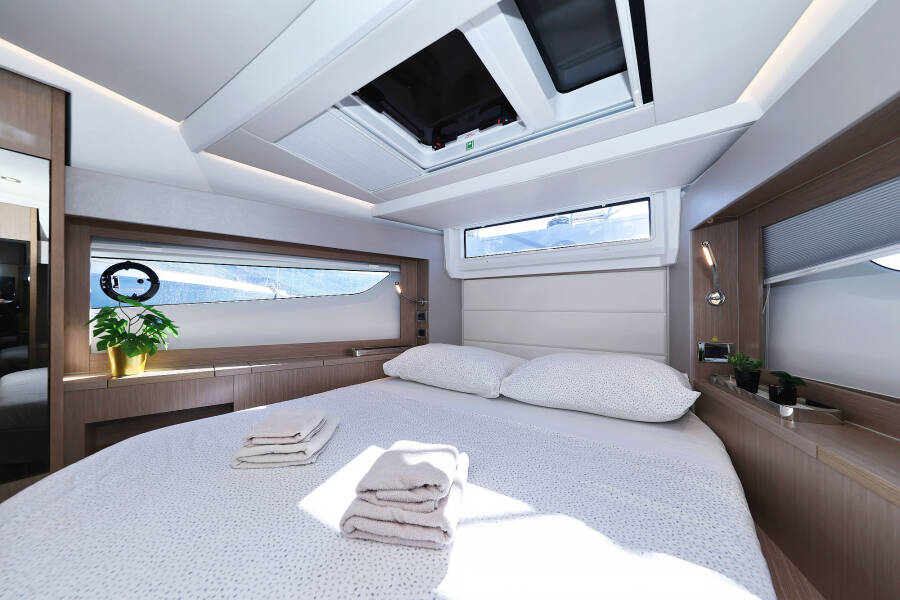 Sealine C390 Tireless