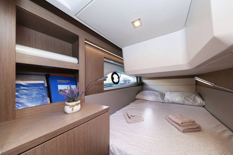 Sealine C390 Tireless