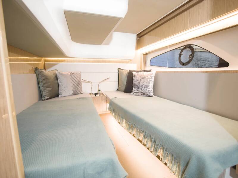 Sealine C390 Ecstasea