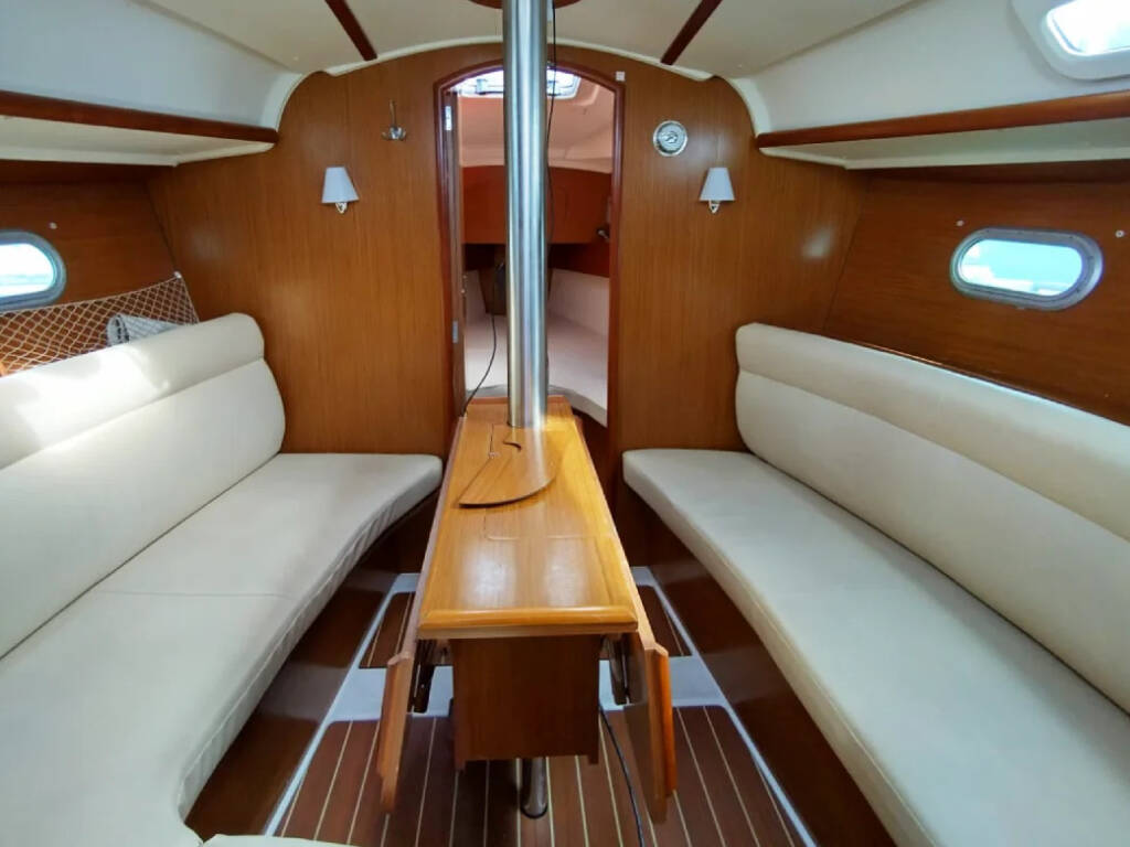Sun Odyssey 32i  Jami 3