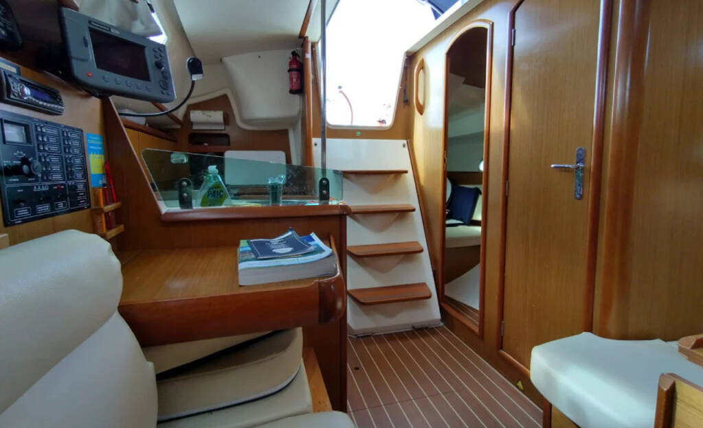 Sun Odyssey 32i  Jami 3