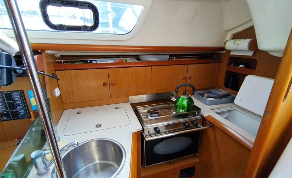 Sun Odyssey 32i  Jami 3