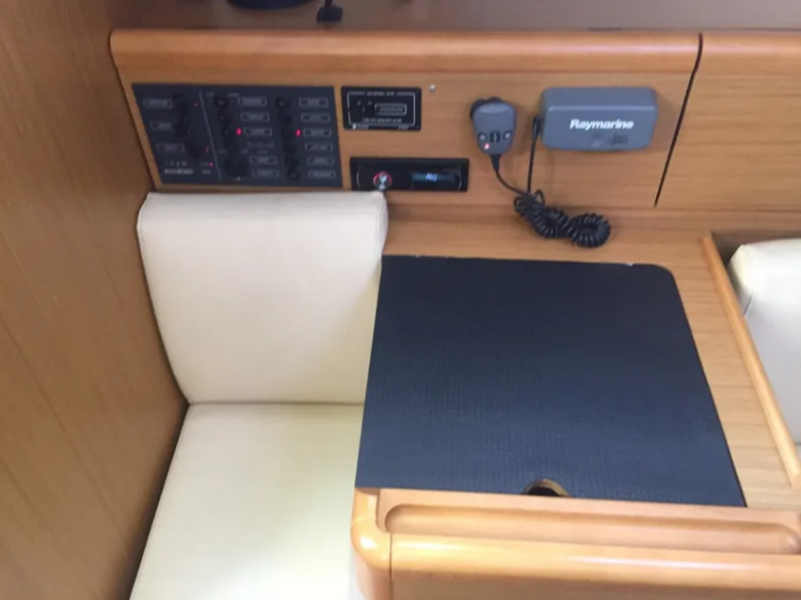 Sun Odyssey 33i Carry On