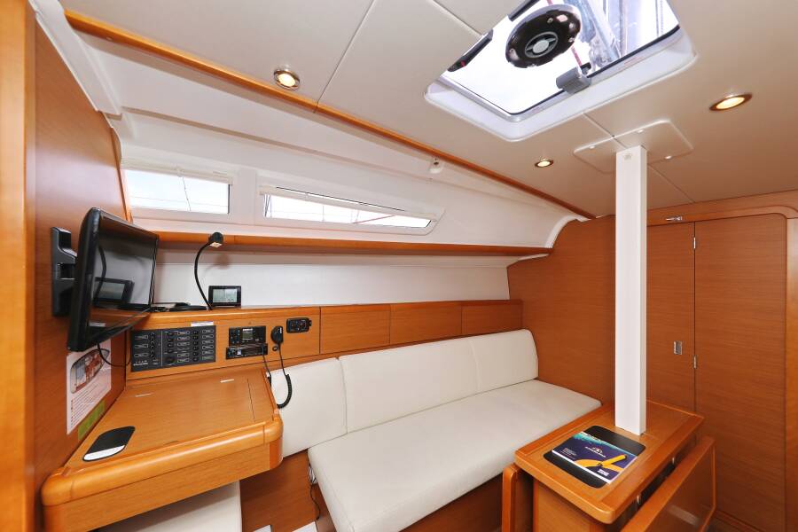 Sun Odyssey 33i Cosma