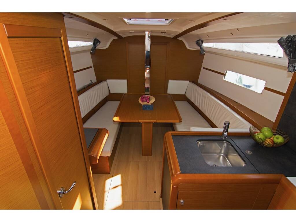 Sun Odyssey 349 Cha-Cha
