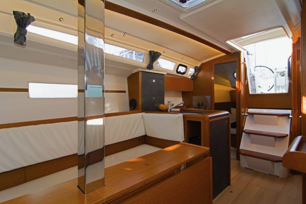 Sun Odyssey 349 Cha-Cha