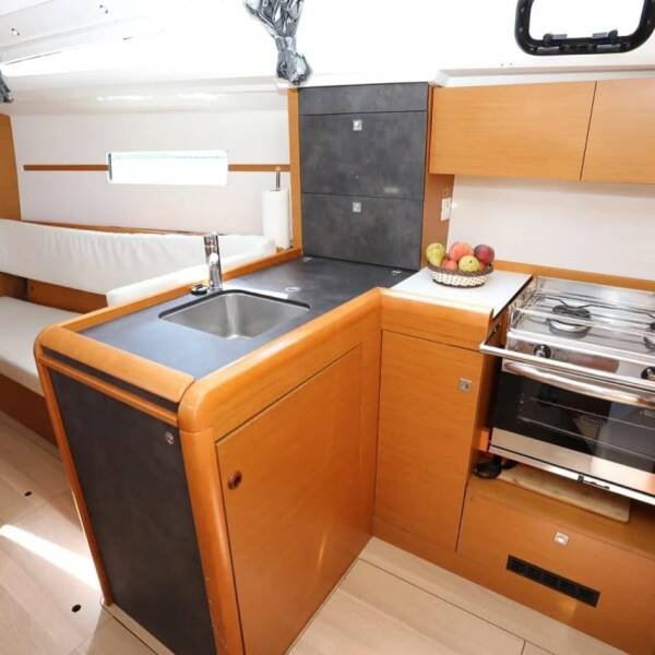 Sun Odyssey 349 Gin Tonic