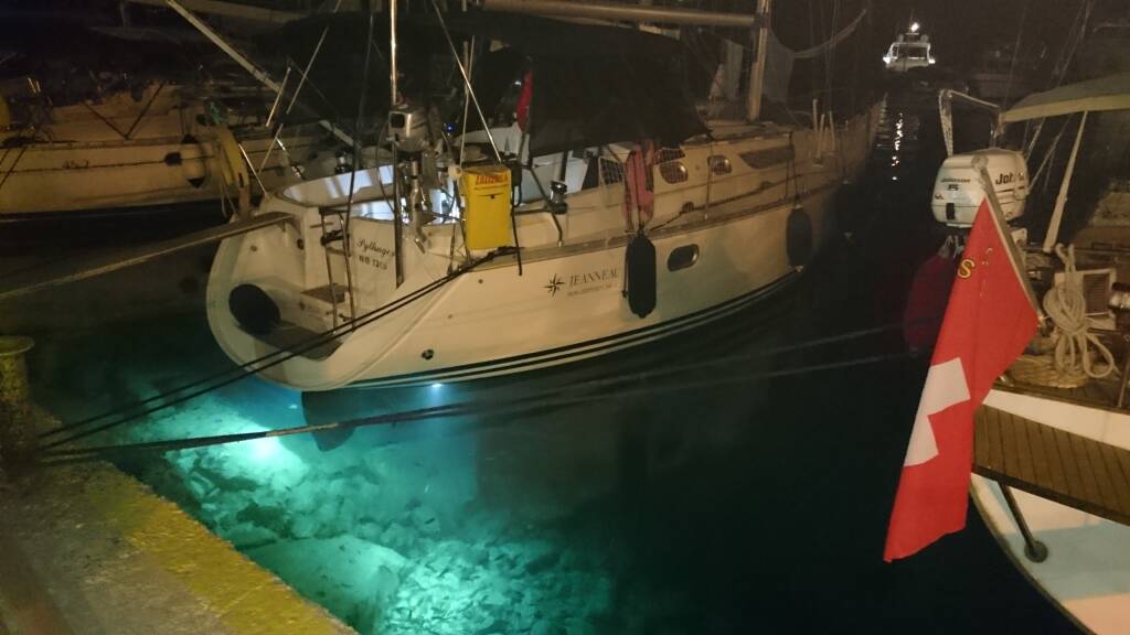 Sun Odyssey 36.2 Pythagoras (electric head, wind generator)