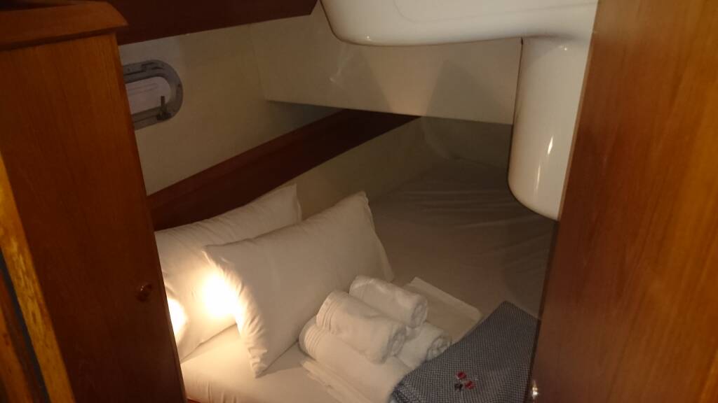 Sun Odyssey 36.2 Pythagoras (electric head, wind generator)