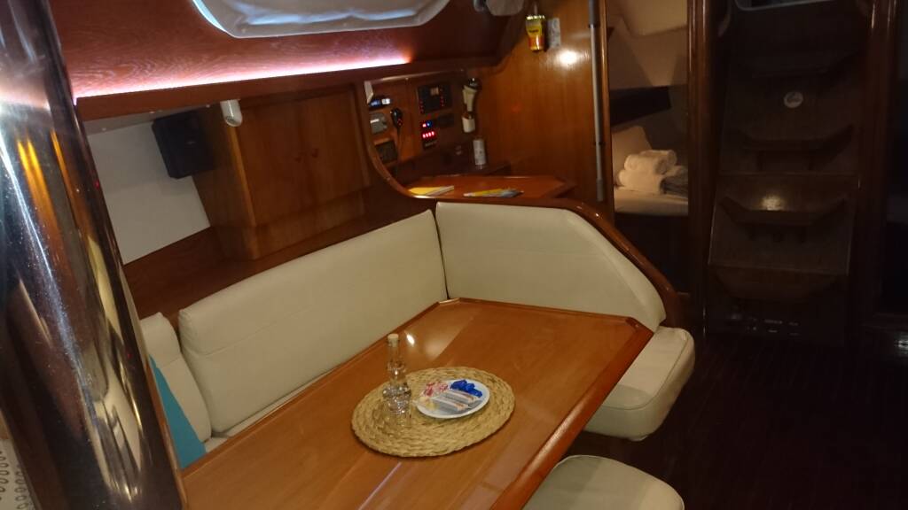 Sun Odyssey 36.2 Pythagoras (electric head, wind generator)