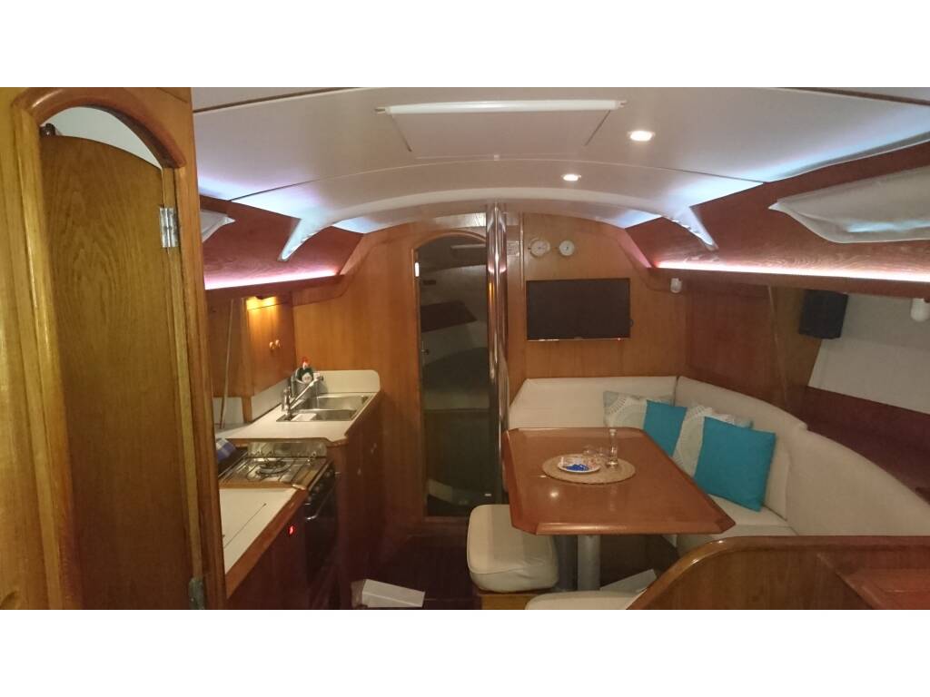 Sun Odyssey 36.2 Pythagoras (electric head, wind generator)