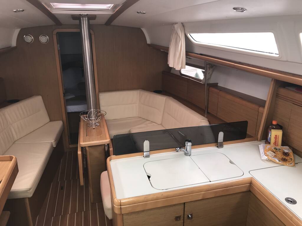 Sun Odyssey 36i Lyra