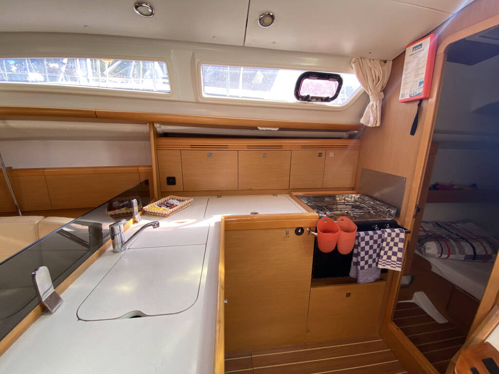 Sun Odyssey 36i Blue Sky