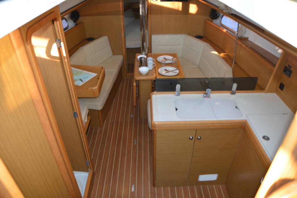 Sun Odyssey 36i Babis 2010  