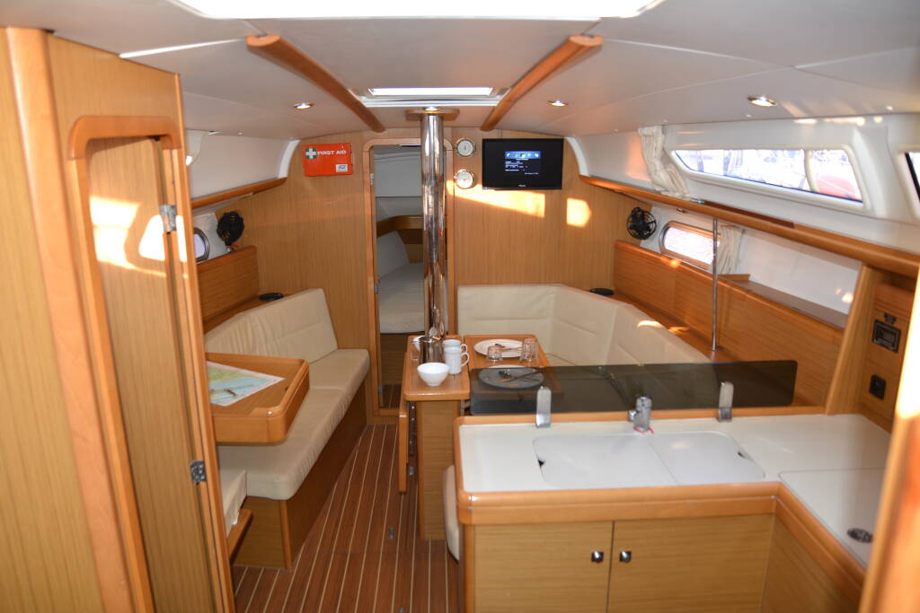 Sun Odyssey 36i Babis 2010  