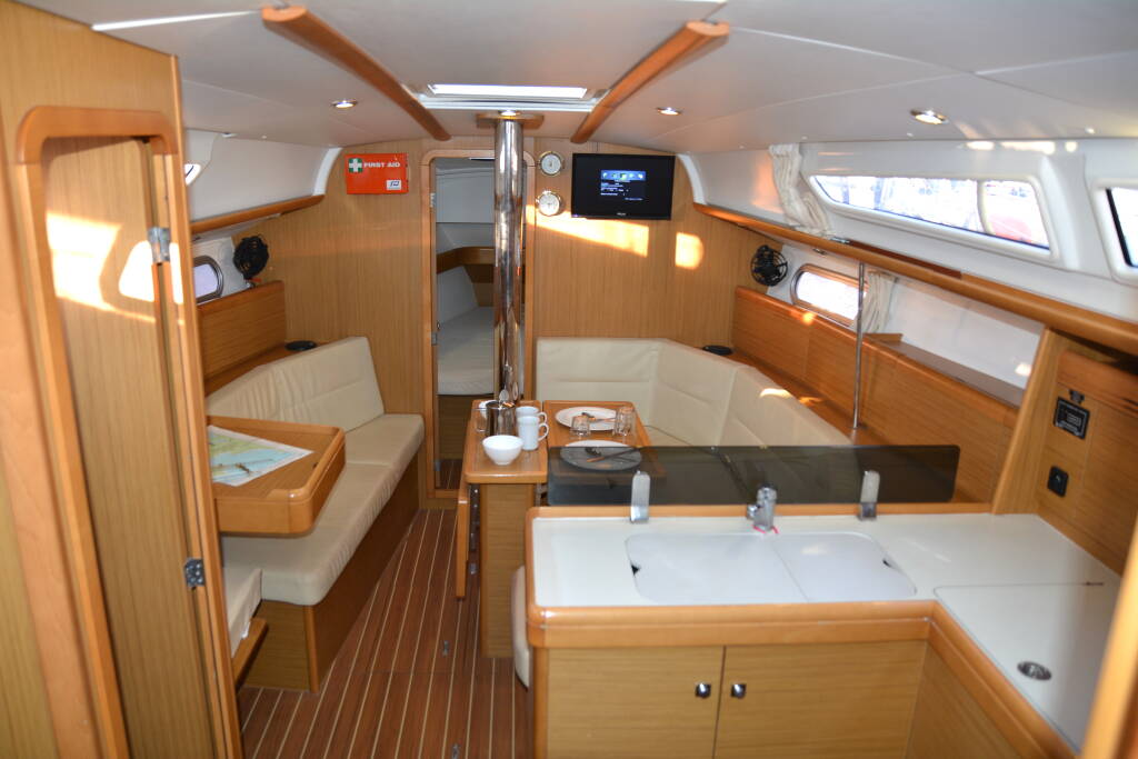 Sun Odyssey 36i Babis 2010  