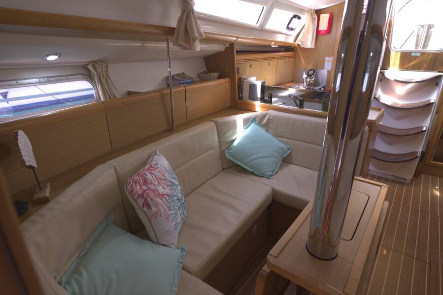 Sun Odyssey 36i Candy