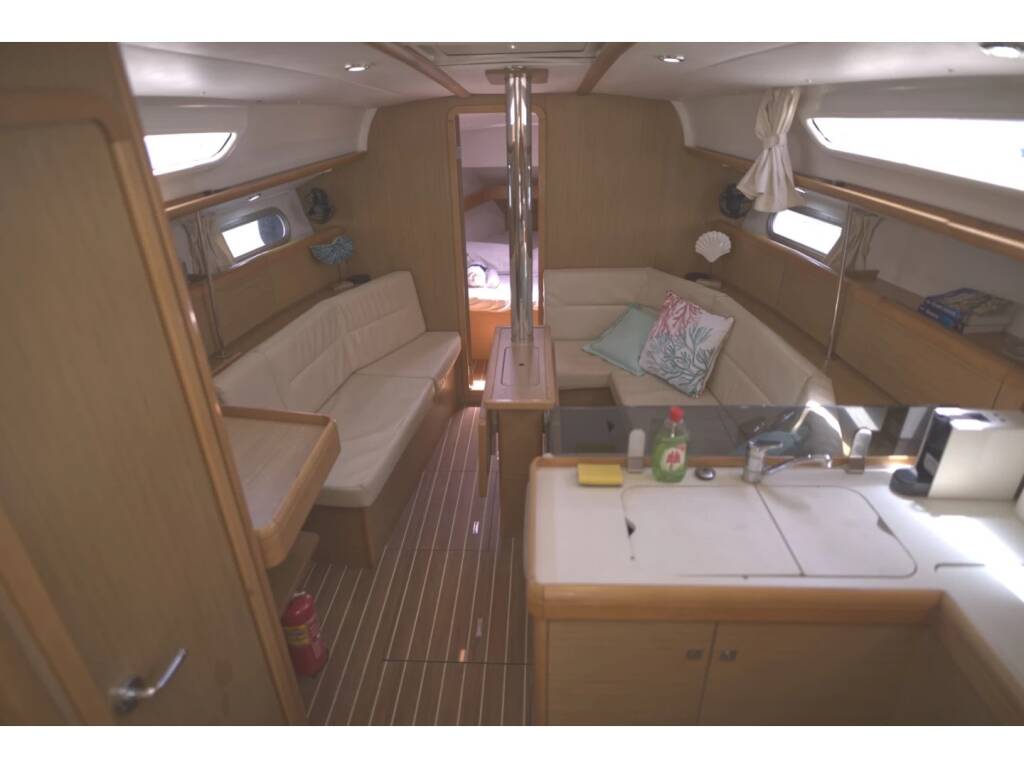 Sun Odyssey 36i Candy