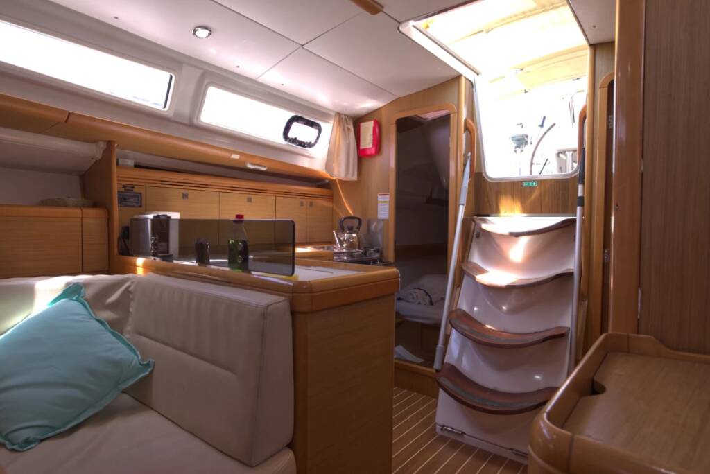 Sun Odyssey 36i Candy