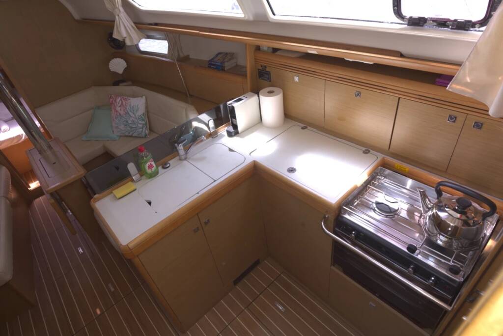 Sun Odyssey 36i Candy