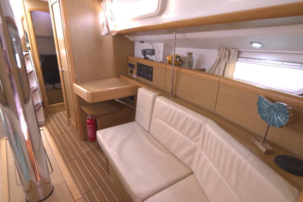 Sun Odyssey 36i Candy