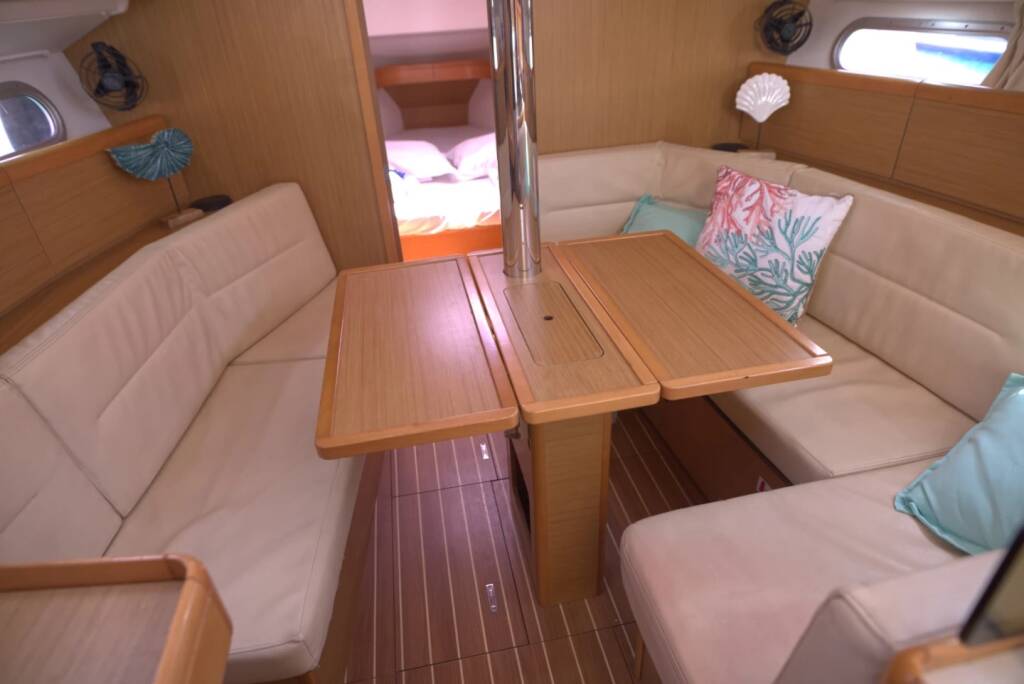 Sun Odyssey 36i Candy