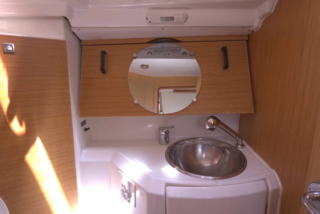 Sun Odyssey 36i Candy