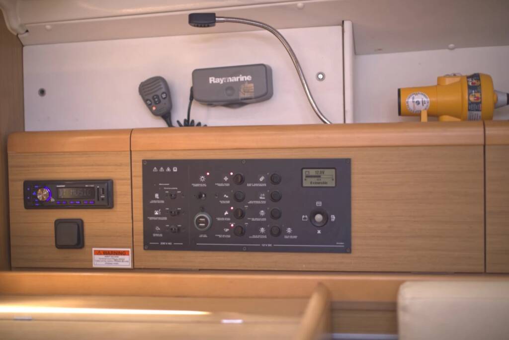 Sun Odyssey 36i Candy