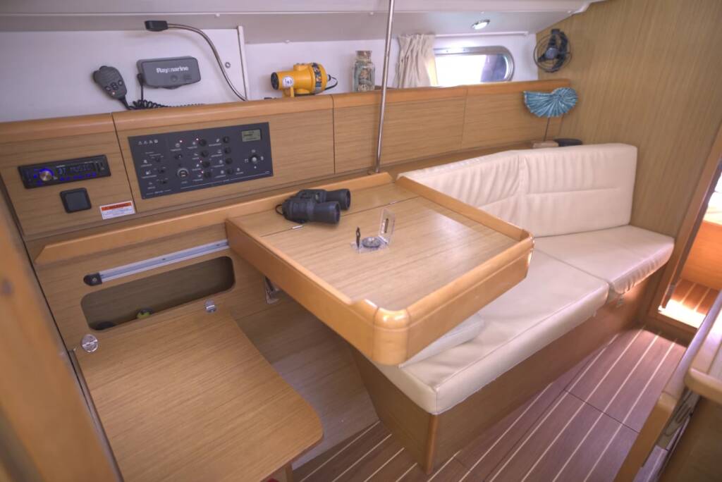 Sun Odyssey 36i Candy