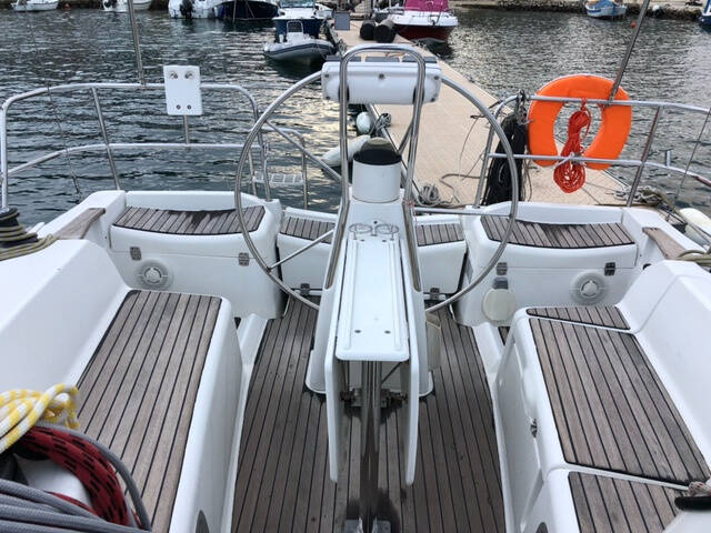 Sun Odyssey 36i Mala