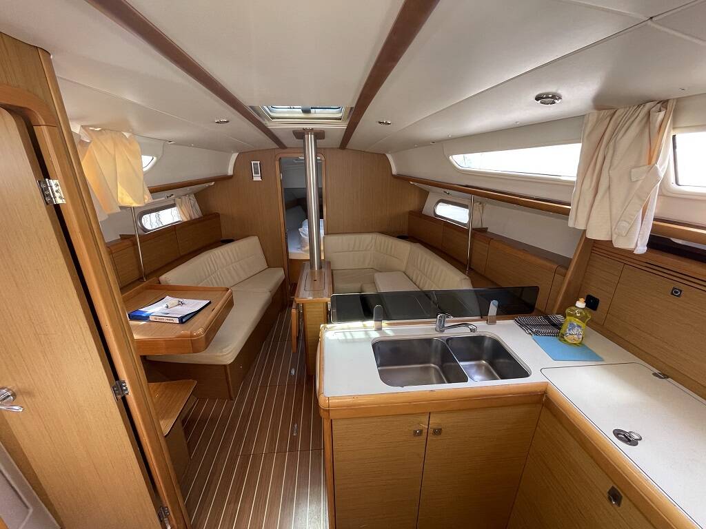 Sun Odyssey 36i Mala