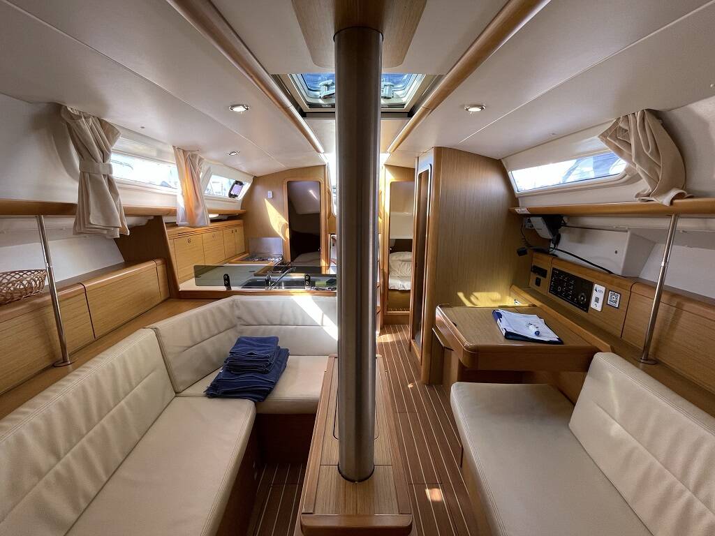 Sun Odyssey 36i Mala