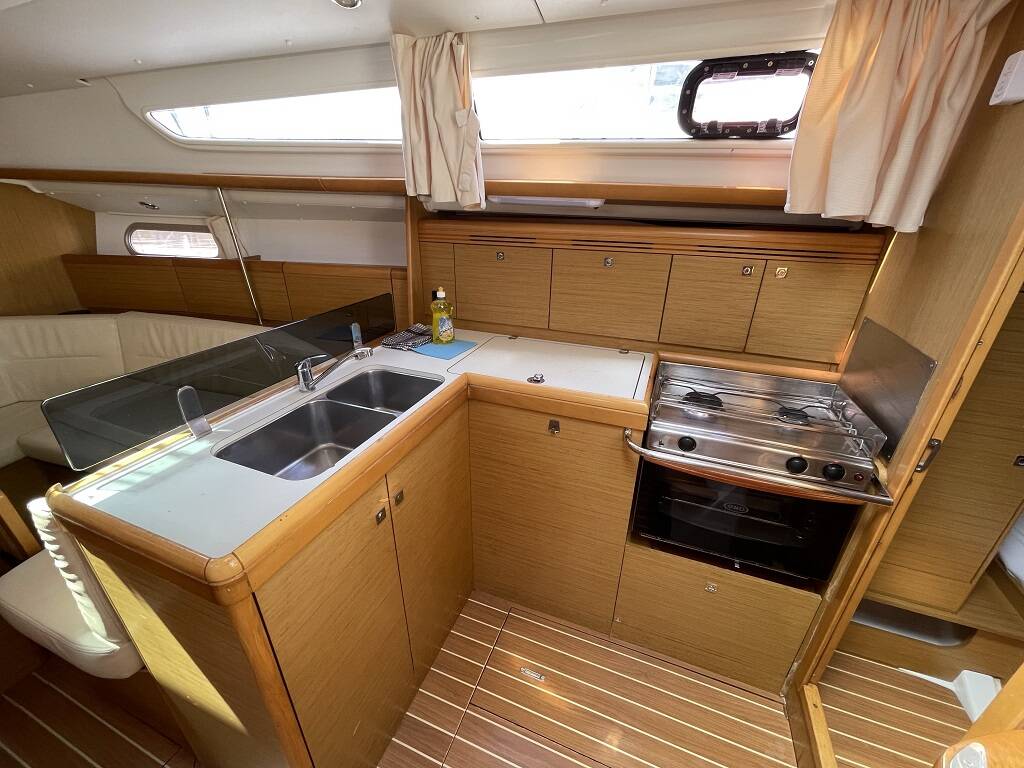 Sun Odyssey 36i Mala