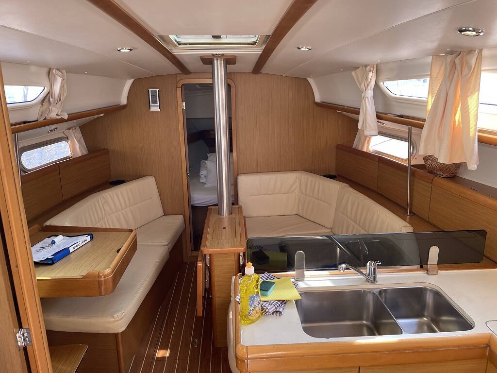 Sun Odyssey 36i Mala