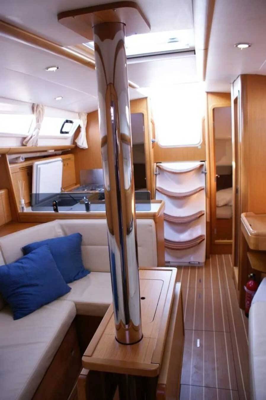 Sun Odyssey 36i Frivola