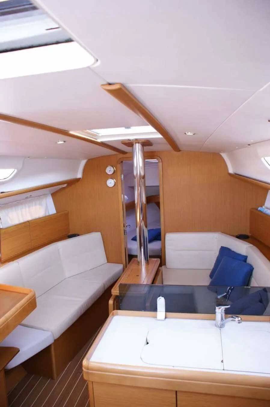 Sun Odyssey 36i Frivola