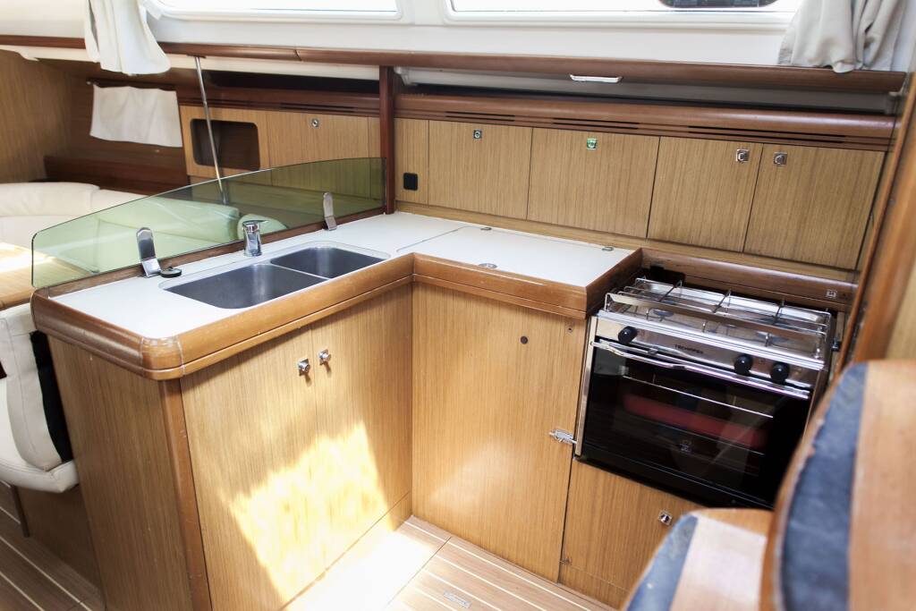 Sun Odyssey 36i Formica