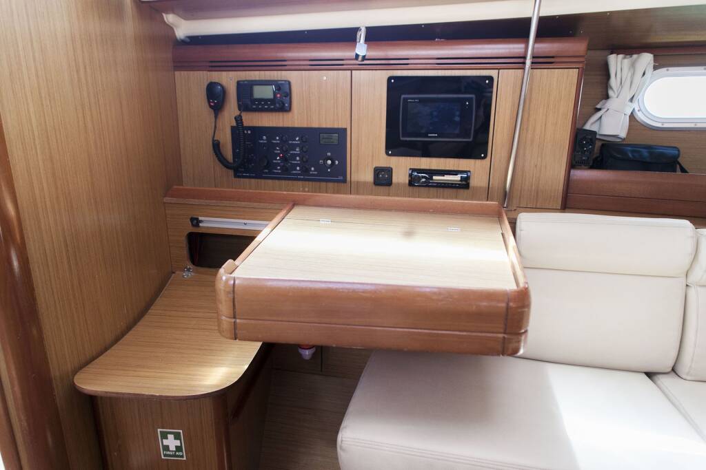 Sun Odyssey 36i Formica