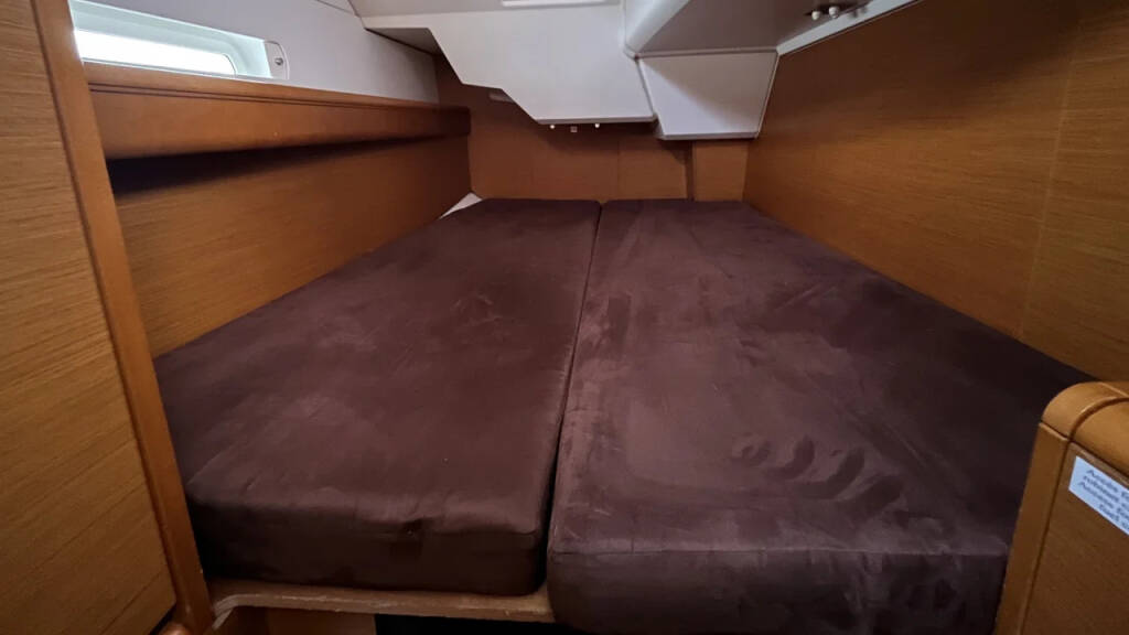 Sun Odyssey 379 "Performance" Grenat