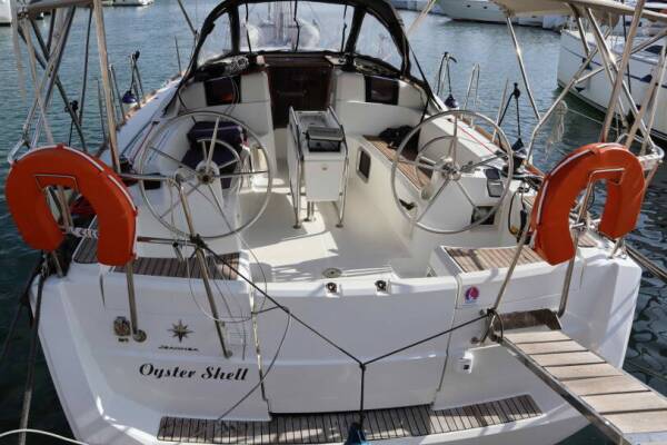 Sun Odyssey 379 • Oyster Shell