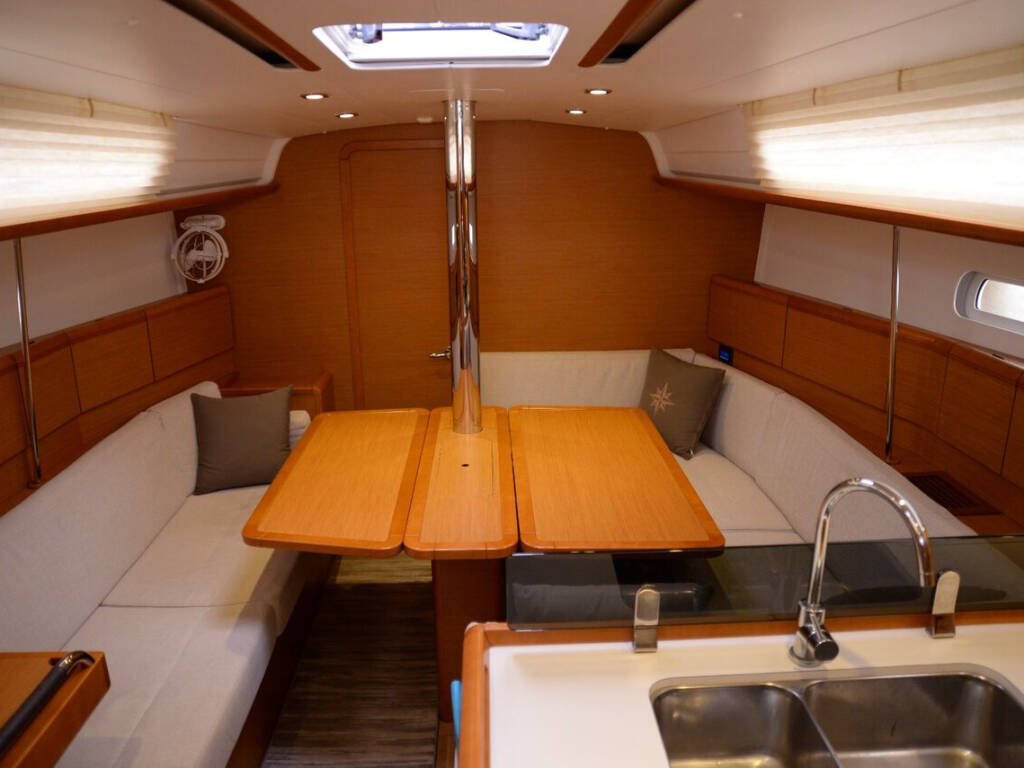 Sun Odyssey 379 Mitis