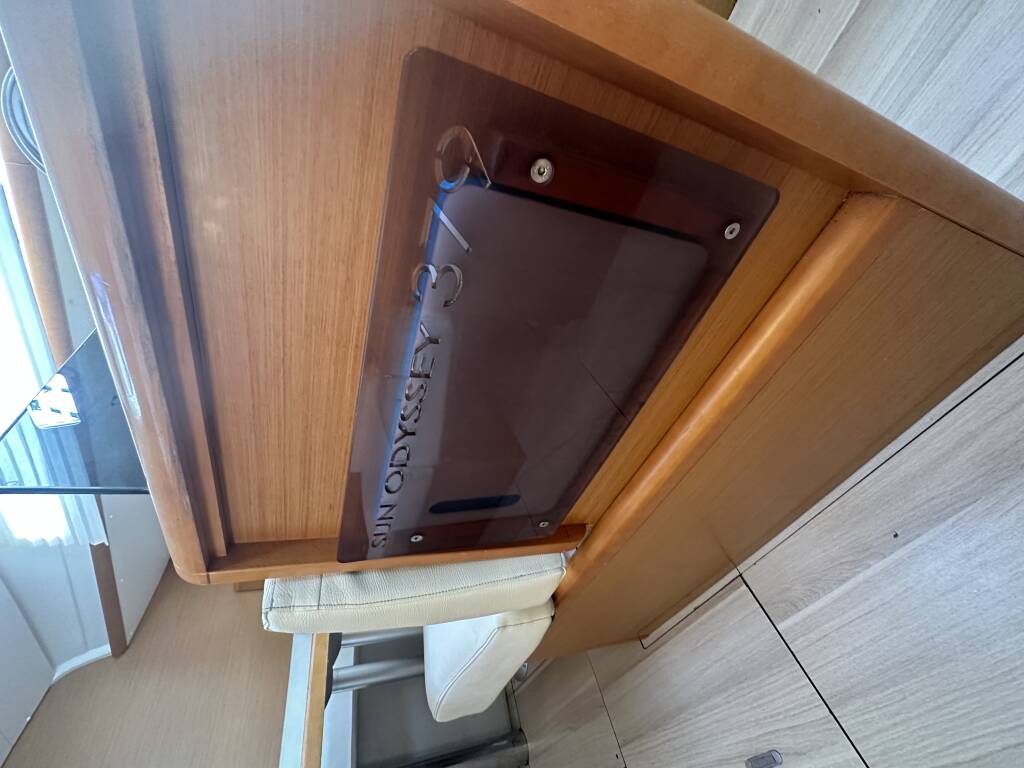 Sun Odyssey 379 OYSTER SHELL
