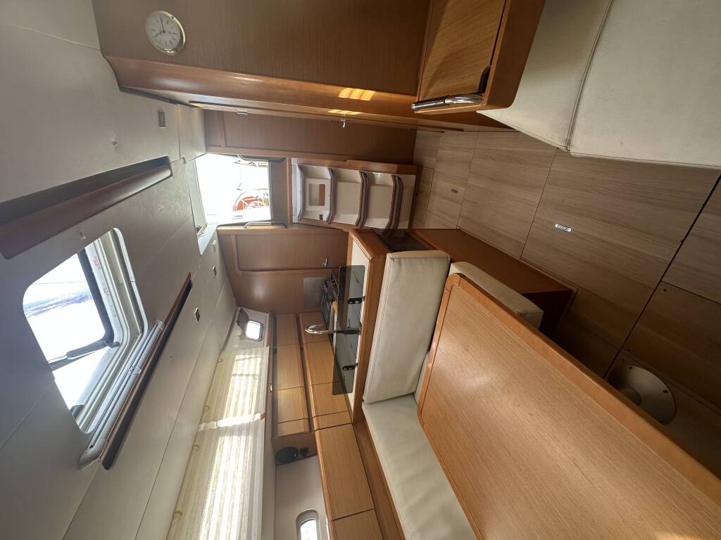 Sun Odyssey 379 OYSTER SHELL