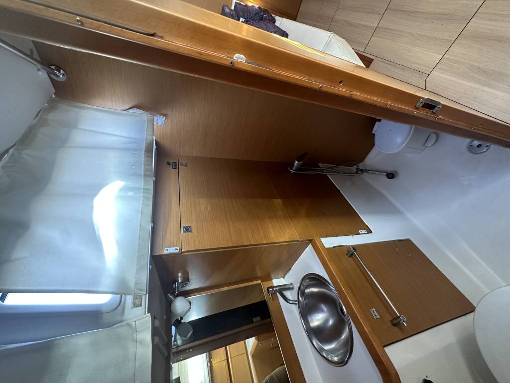 Sun Odyssey 379 OYSTER SHELL