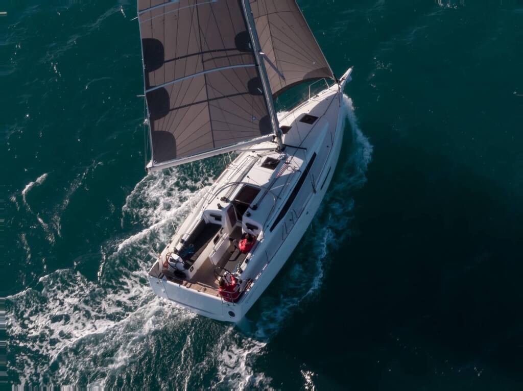 Sun Odyssey 380 SSY-03