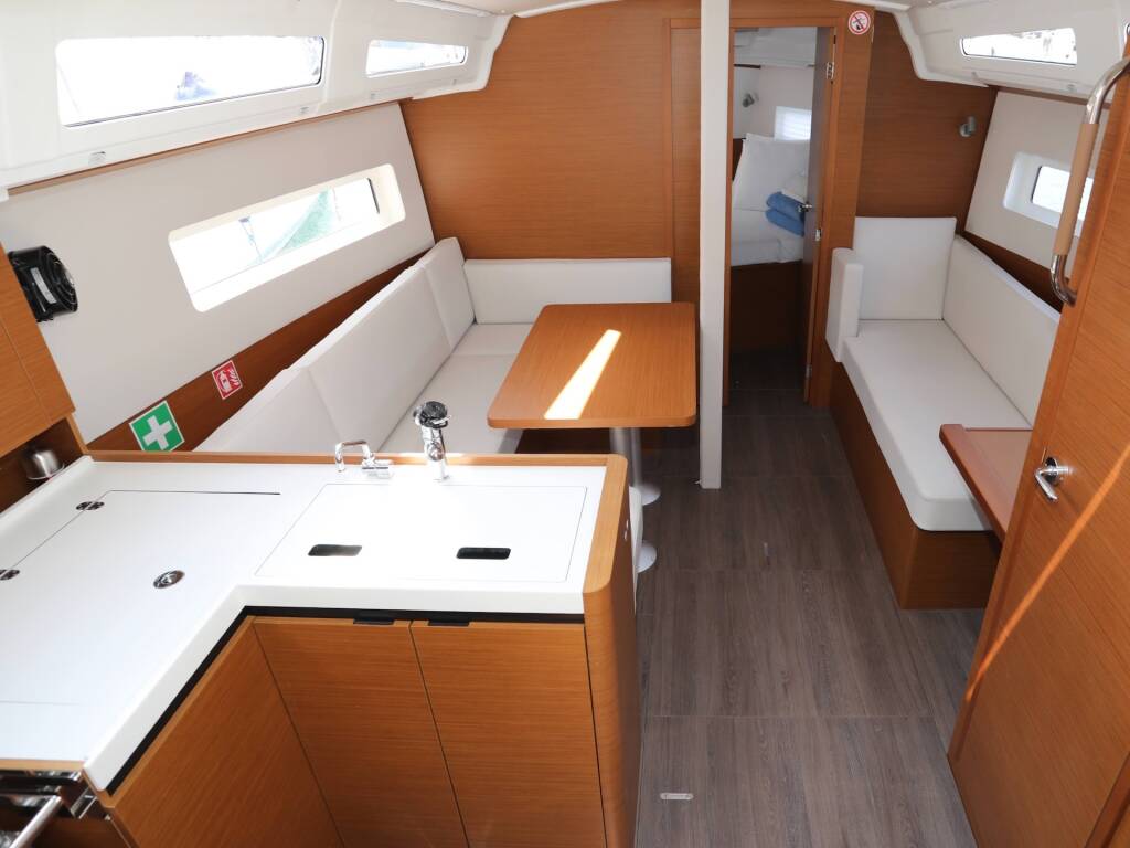 Sun Odyssey 380 Red Kiss