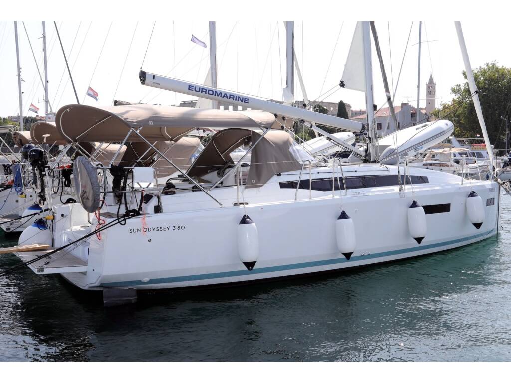 Sun Odyssey 380 Red Kiss