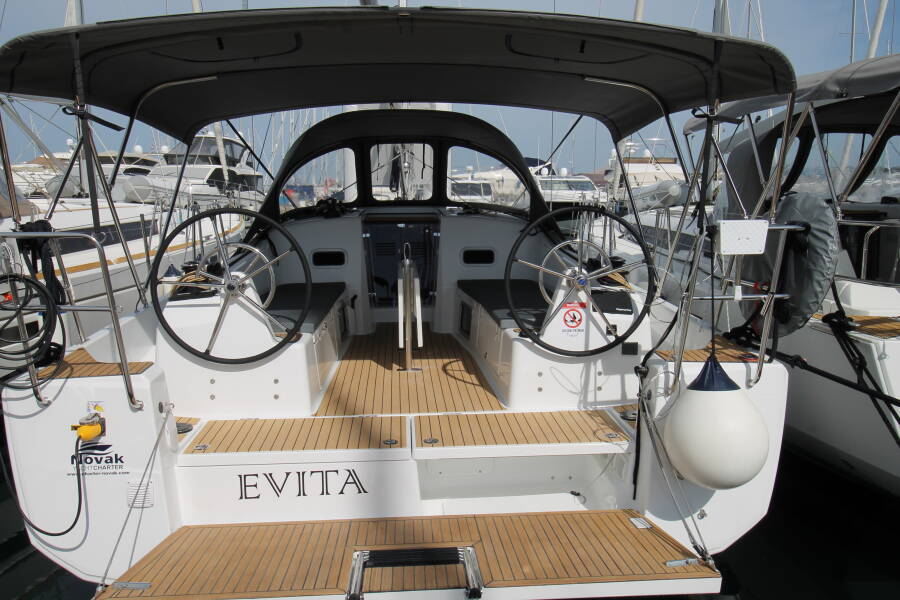 Sun Odyssey 380 • Evita