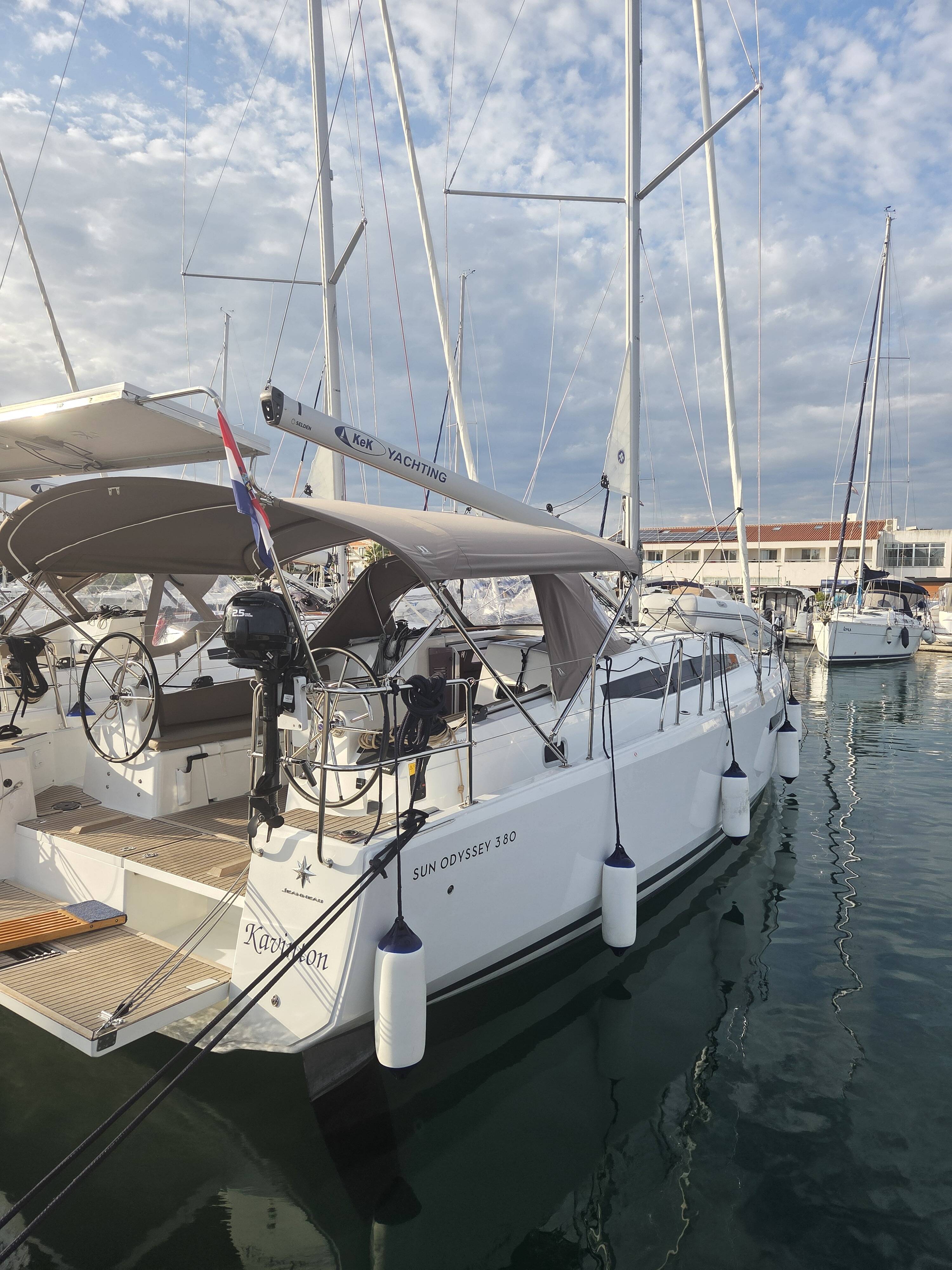 Sun Odyssey 380 Kavinton