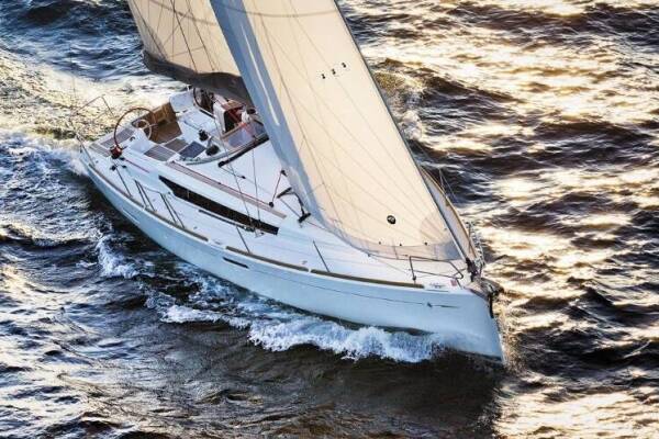 Sun Odyssey 389 • PARROT